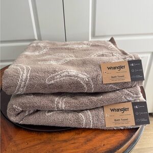 2 Wrangler Brown horseshoe Bath Towels - NWT